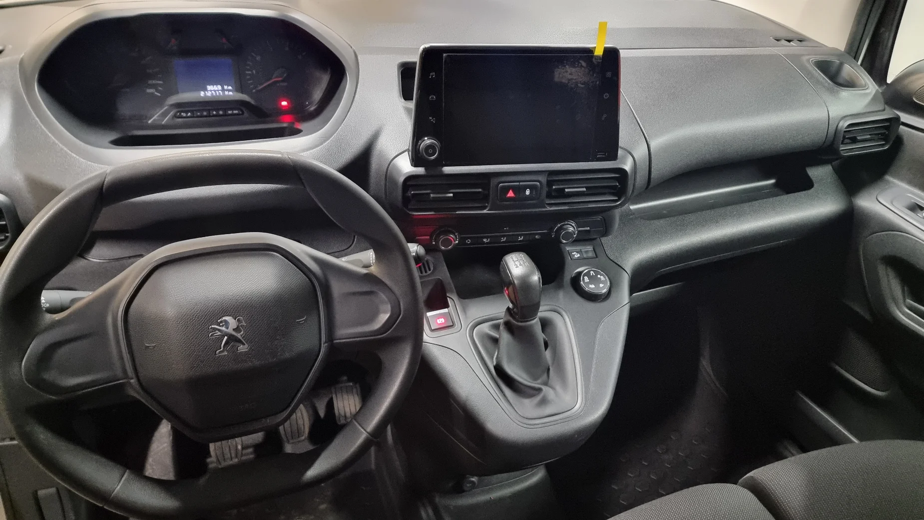 Peugeot Partner photo